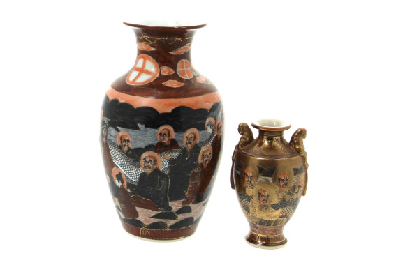 Deux vases en porcelaine Satsuma polychr