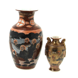 Deux vases en porcelaine Satsuma polychr