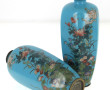 JAPON - Paire de vases émaillés à décor 