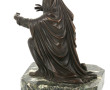 Vierge agenouillée filant en bronze sur 