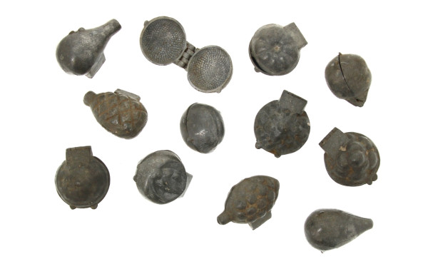 Lot de petits moules à glace anciens en 