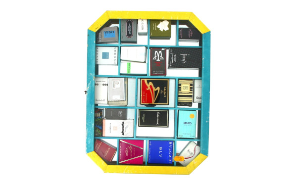 Lot de miniatures parfums (vitrine bleu 