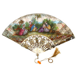 Eventail ancien en nacre ajourée, gouach