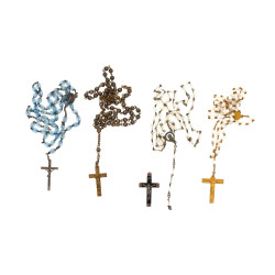 Lot de 4 chapelets anciens (une croix à 