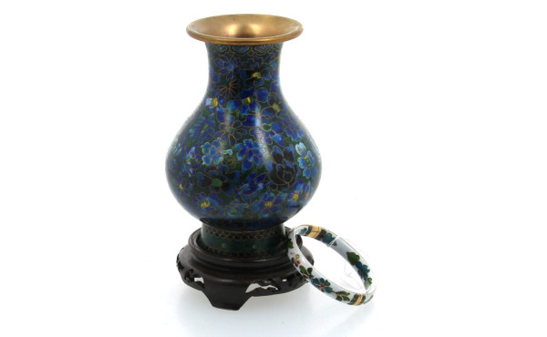 Lot comprenant un vase cloisonné chinois