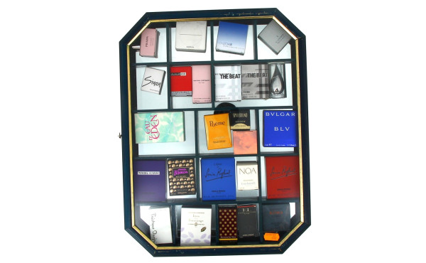Lot de miniatures parfums (vitrine bleu 