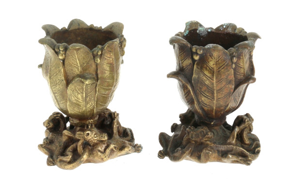 Paire de petits vases en bronze de forme