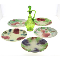 5 assiettes en barbotine+ une petite car