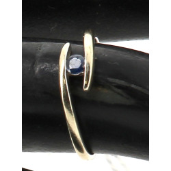 Bague en or gris 18 cts sertie d'une pet