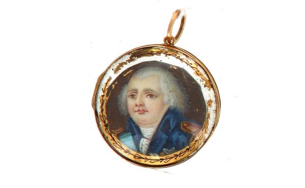 Petit pendentif circulaire en or jaune 1