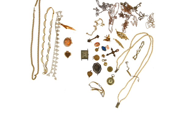 Lot de bijoux en plaqué or et Fix dont b