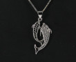 Pendentif "dauphins" en métal, strass no