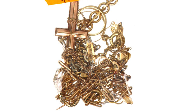 Lot de petits bijoux anciens en or jaune