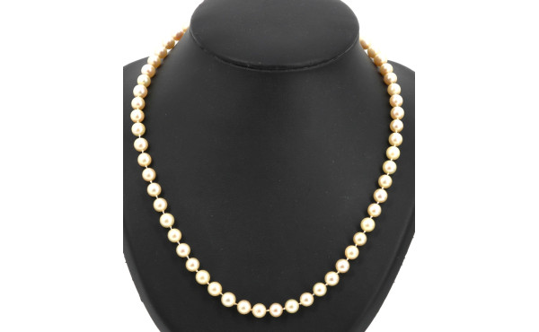 Collier de 69 perles en shoker, fermoir 