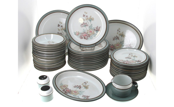 Service de table anglais en grès à décor