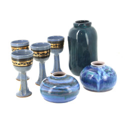 Lot de pièces en céramique bleue : 4 ver