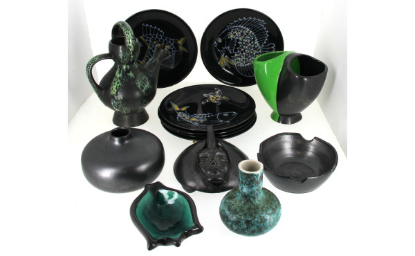 13 pièces en céramique noir et vert, ann