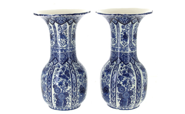 DELFT - Paire de vases à col évasé en fa