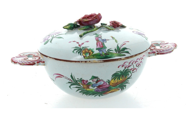 Bouillon couvert en faïence de l'Est à d