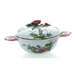 Bouillon couvert en faïence de l'Est à d