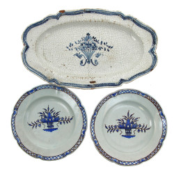 Paire d'assiettes en faïence dite "cul n