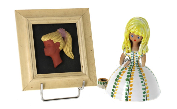 Statuette féminine porte-bougie en faïen