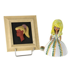 Statuette féminine porte-bougie en faïen