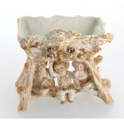 Petite jardinière ancienne en biscuit à 