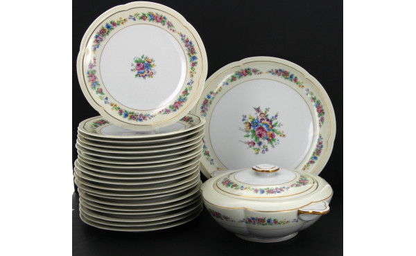 LIMOGES - Service de table en porcelaine