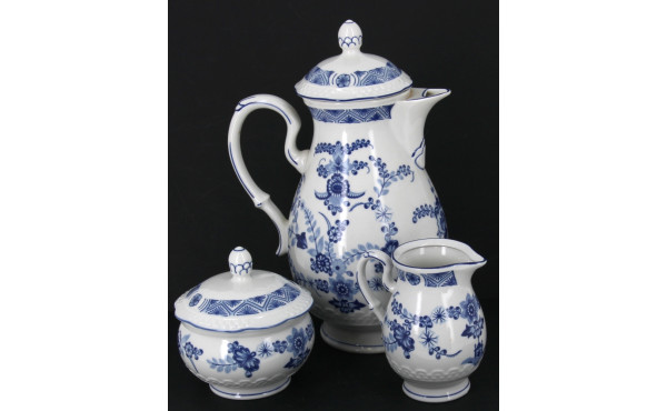 Verseuse, sucrier couvert et crémier en 