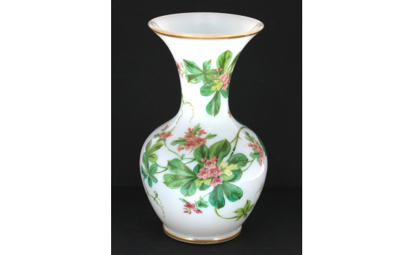 Vase ancien en opaline blanche et filets