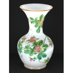 Vase ancien en opaline blanche et filets