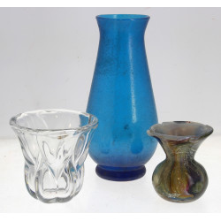 Lot de 3 vases : un en cristal H 15 cm :