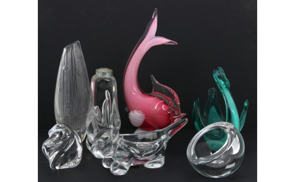 Lot de 7 pièces de verrerie moderne dont