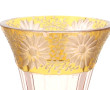 Vase cornet en verre jaune et rose gravé