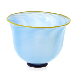 Coupe sur talon en verre bleu ciel, file
