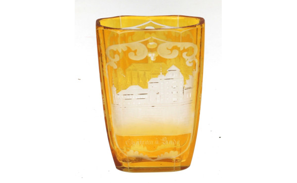 Petit vase à panse aplatie en cristal de