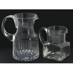 Deux brocs à eau en verre. H 20 et 14 cm