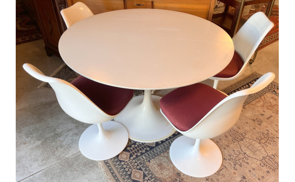 Style KNOLL - 4 chaises forme tulipe et 