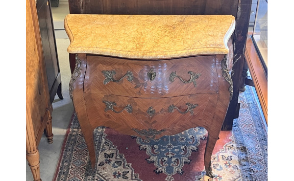 Petite commode en placage et marqueterie