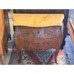 Petite commode en placage et marqueterie