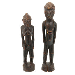 Deux fétiches africains en bois. H 28 cm