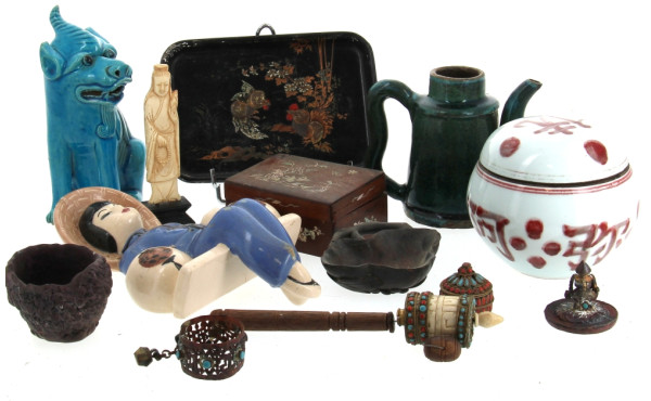 Lot d'objets d'inspiration asiatique