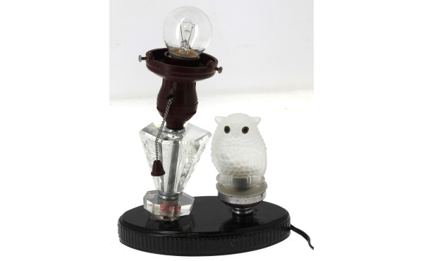 Veilleuse en bakélite et verre pressé mo