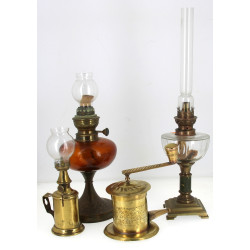 Lot de bibelots divers : moulin à thé ma