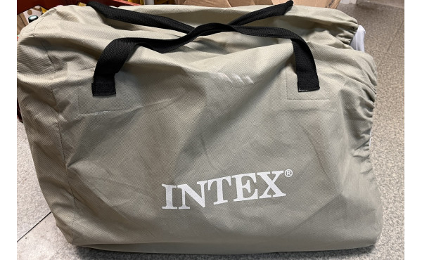 Matelas gonflable dans sa housse