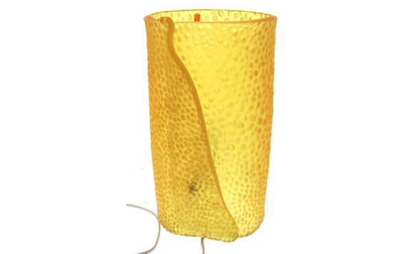 Lampe à poser design en résine jaune, H 