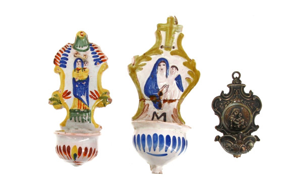 Petit bénitier d'applique en métal argen