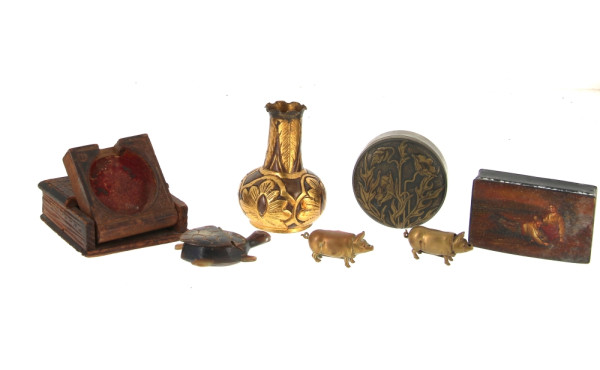 Lot de petits bibelots anciens : 2 pyrog