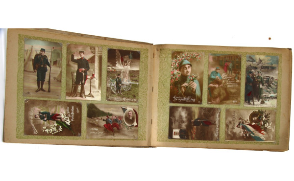 Album d'environ 500 cartes postales dive